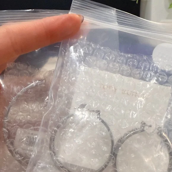 Tory Burch SET - Kinsley silver cuff bracelet & Kinsley Hoop Earrings + dust bag - Picture 11 of 12